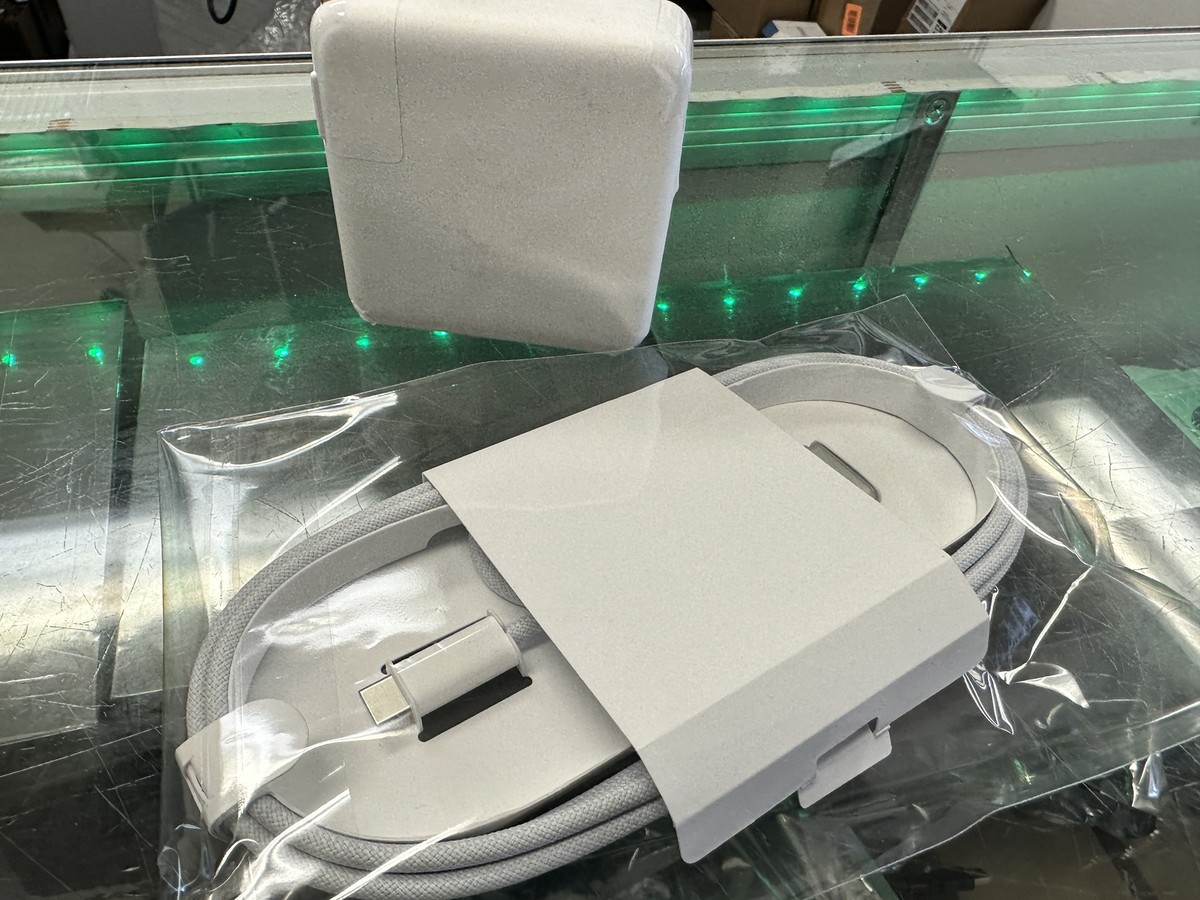 Q13 Apple純正 電源アダプタ 67W A2518 MagSafe 3 USB-C – MagSafe 3ケーブル｣ ｢67W / 140W電源アダプタ｣ Apple