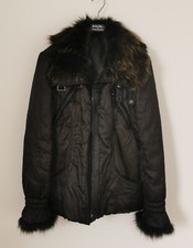 Giacca giubbotto corto tipo piumino con collo e guarniture di volpe