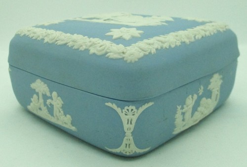 Vintage England Wedgwood Blue Jasperware Square Lidded Chariot Trinket Box - Picture 3 of 10