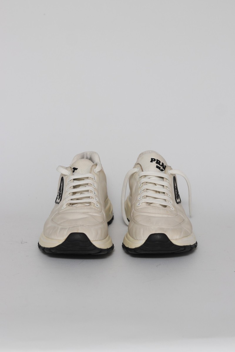 【送料&関税込】Prada White Canvas Sneakers Prada Sport White Canvas Lace Up Sneaker Size 7.5 UK/ 8 US