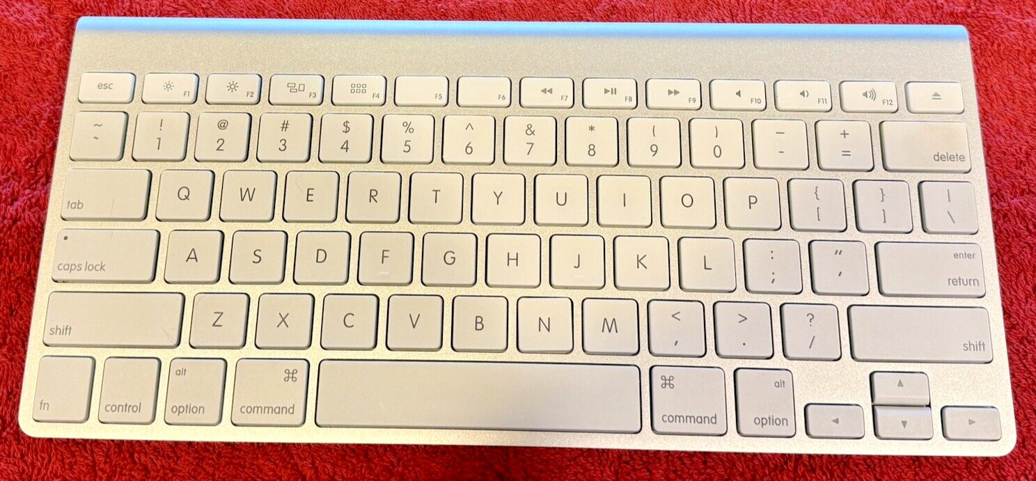 Apple Magic Keyboard a1314 MCI84LL/A Great Condition