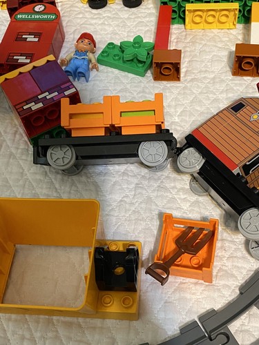 Lego Duplo  Train Track Pieces 12 Curves, 1 Straight 1 Platform Train Parts Lot - Picture 6 of 15