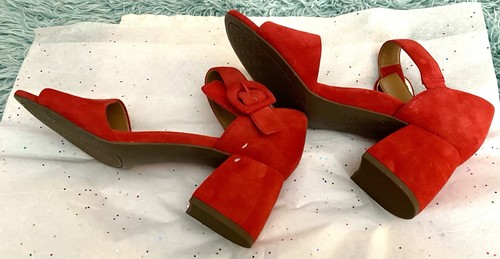 Vionic Women's Chardonnay Sandal Heel RedSuede sz9.5W- defect -tear on heel - Picture 8 of 11