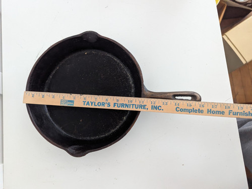 Vintage Unbranded Cast Iron Skillet Marked No 11 W Exterior Copper Tone - Picture 7 of 7