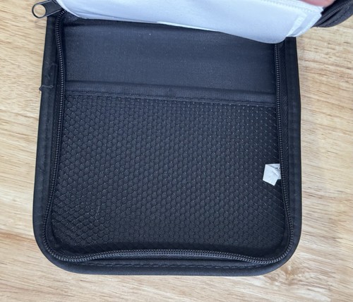 PC World 16 Slot CD/DVD Storage Case W/Mesh Storage Pocket•Never Been Used•VGC - Picture 3 of 16