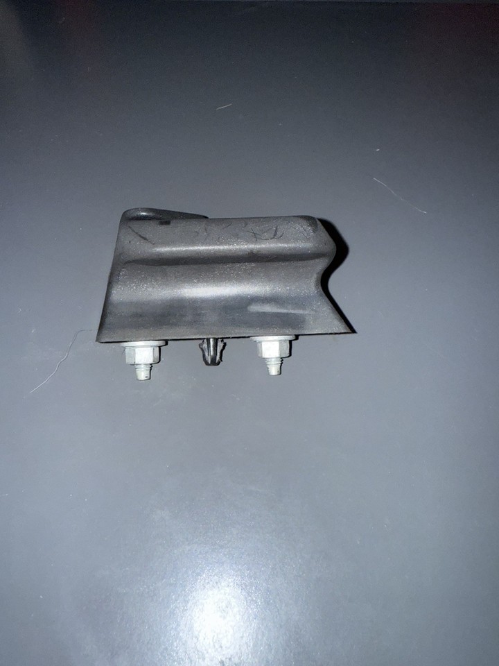 02-06 CADILLAC ESCALADE 00-06 TAHOE YUKON REAR WIPER ARM STOP PARK RAMP ...