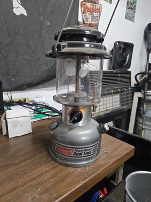 Vintage Coleman Dual Fuel Model 285 2-Mantel Lantern Camping Fishing Hunting