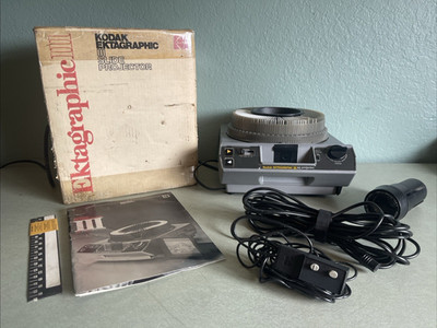 Kodak Ektagraphic iii Slide Projector w/ Remote *TESTED & WORKS*