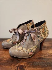 POETIC LICENSE Betseys Buttons Ankle Booties Tapestry Metallic Ribbons Victorian