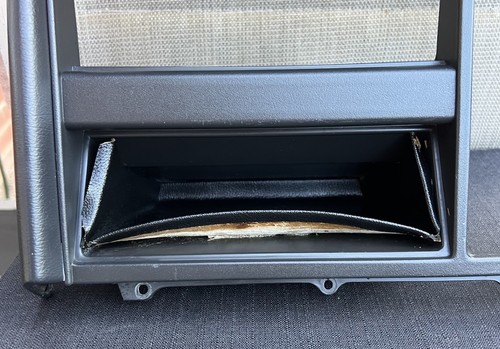 HOLDEN 1994-98 VR-VS STATESMAN CAPRICE CENTER DASH RADIO-CLIMATE SURROUND FASCIA - Picture 4 of 18