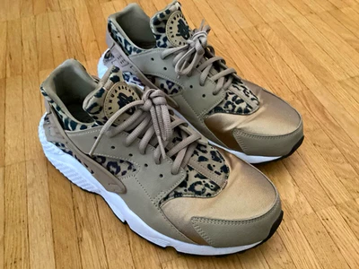 Nike Air Huarache Sneaker Low Top Leopardenmuster Beige/Mehrfarbig Schnürung - Bild 1 von 4