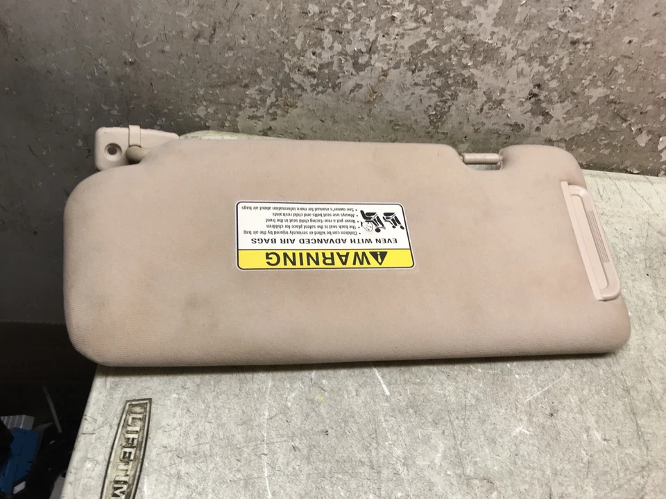 07 08 09 10 Hyundai Entourage Sedona passageiro direito destro viseira solar sombra bege - Imagem 2 de 2