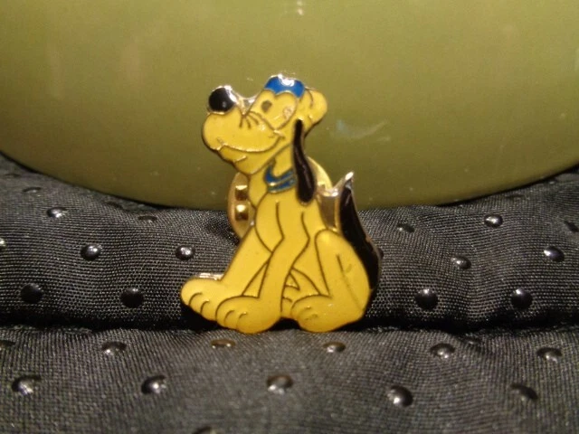 Vintage 1970s Walt Disney Pluto Metal Hat Lapel Pin Very Cute!