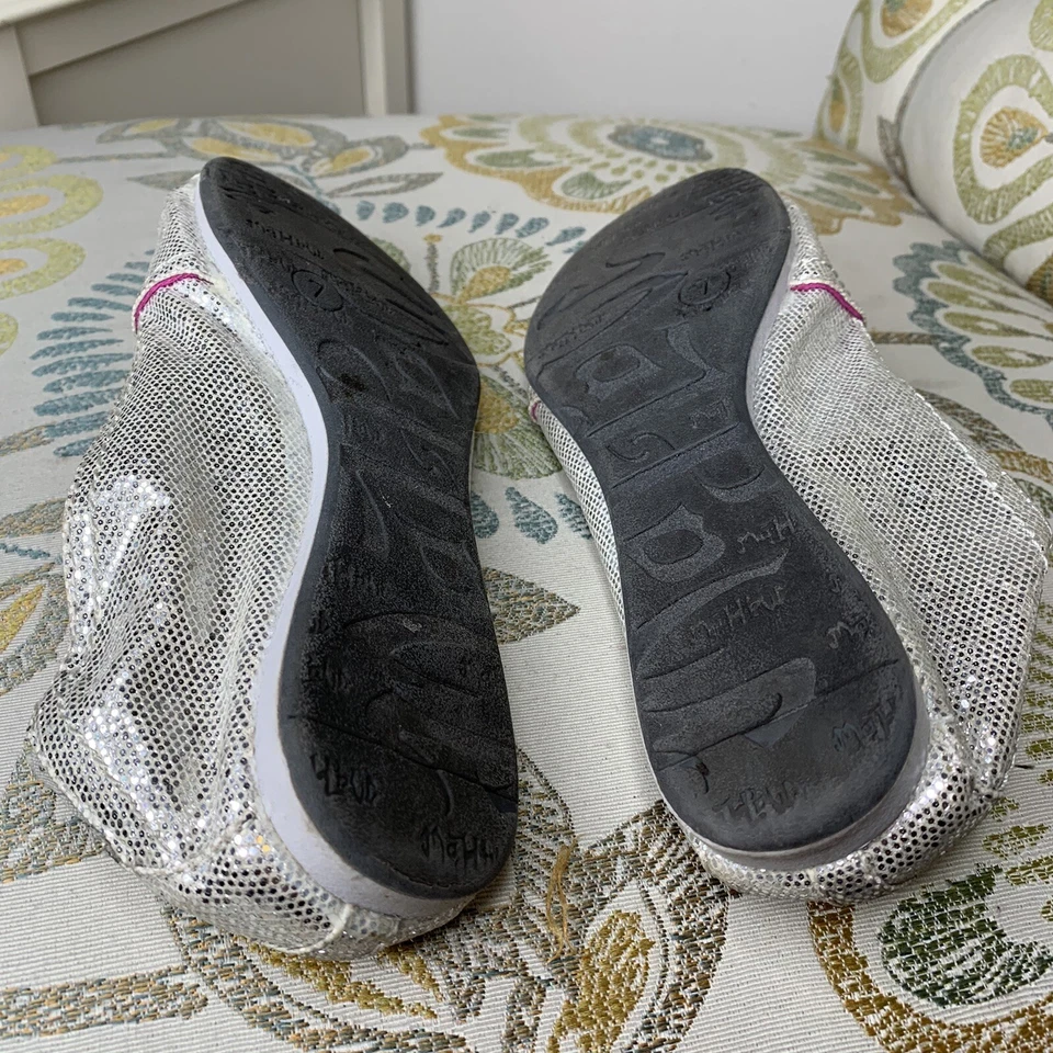 Zapatos planos para mujer Mad Love plateados brillantes talla 7 Foto 4 de 4