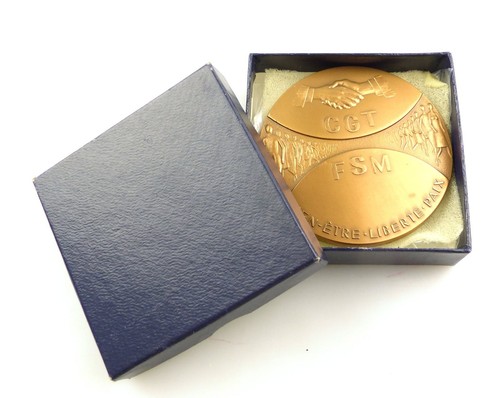 Médaille Commémorative En Bronze - 100ème Anniversaire De La CGT - Objet De Collection
