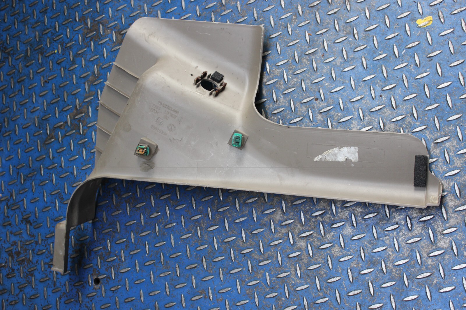 2013 FREIGHTLINER CASCADIA 125 LOWER STEP PANEL DRIVER SIDE P/N: 18 ...