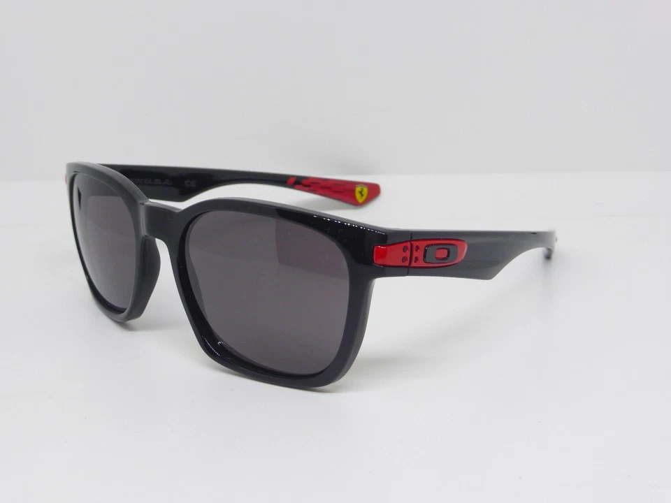 Oakley Garage Rock Ferrari Polished Black w/Warm Grey Iridium SKUOO9175-34 - Immagine 2 di 4