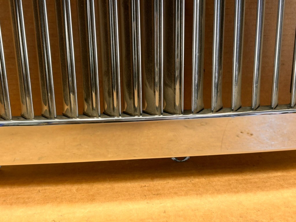 Rolls-Royce Silver Shadow 1966-1980 Right Grille