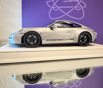 1/18 Ivy Merit Porsche 911 S/T (992) silber / schwarz Nummer 20 von 20 (kein BBR)