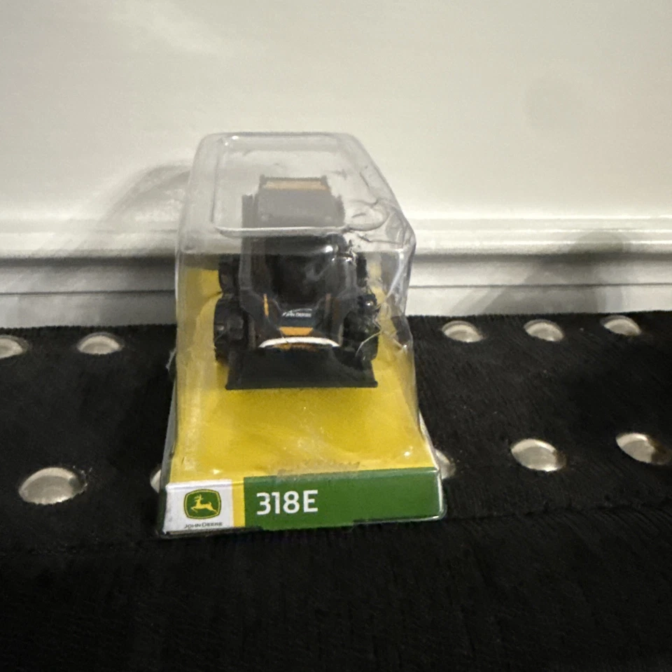 John Deere, Minicargadora, Modelo 318E, Juguete de Granja, COLECCIÓN ERTL/HIERRO, Sellado Foto 2 de 2