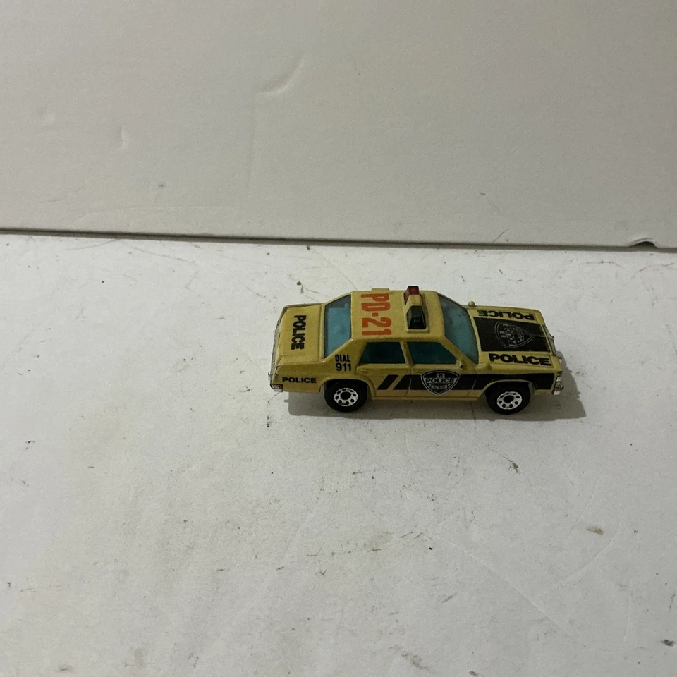 Matchbox Ford LTD PD-21 Yellow Police Car 1/64 Scale Loose USED - Image 2 of 4