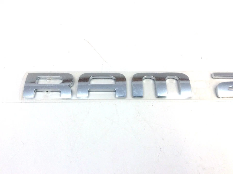 Dodge RAM 2500 2003-2007 placa de identificación cromada puerta delantera emblema nuevo OEM 55077331AB Foto 3 de 4