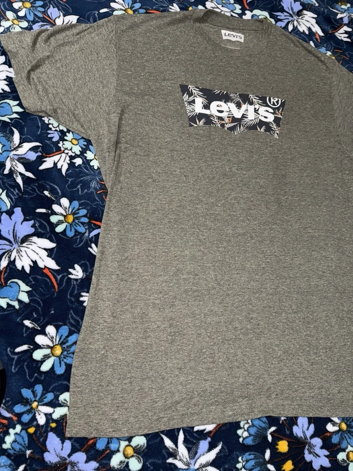 Levi’s Levi Strauss Mens T-Shirt Size Large Green Classic Floral Logo Tee - Image 2 of 4