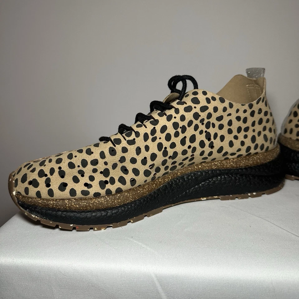 Tenis sin cordones de cuero gamuza perforado guepardo OTBT Alstead para mujer talla 8,5 Foto 3 de 4