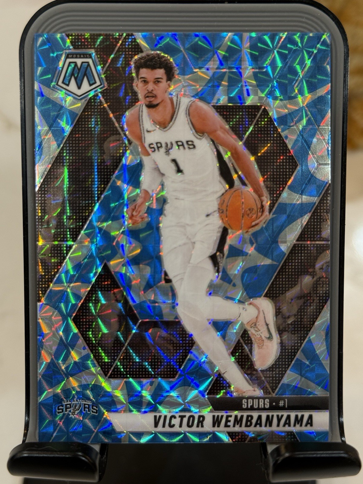 2024-25 Panini Mosaic - Victor Wembanyama #31 Reactive Blue Mosaic Prizm