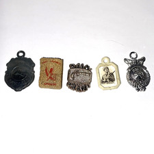 Lot of 5 Vintage Davy Crockett Pin, Charms Sponge Gumball Cracker Prize Toys