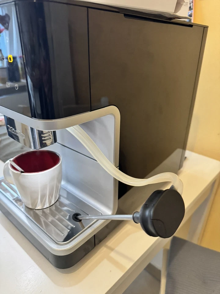 Miele CM 6160 Silver Edition Kaffeevollautomat 2-Tassen-Funktion Kaffeemaschine - Bild 4 von 4