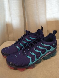 hornets vapormax plus