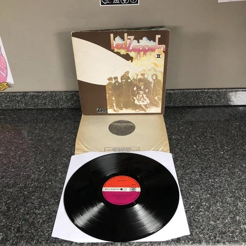 LP VINYL ALBUM LED ZEPPELIN II RED PLUM LABEL 1969 UK 2ND PRESS EX/EX