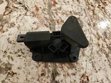 2000-2005 Ford Excursion Passenger RH Rear QTR Vent Window Motor Actuator OEM