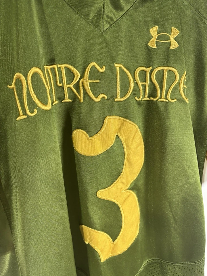 Camiseta deportiva Under Armour para hombre Notre Dame Fighting Irish Shamrock Series Joe Montana L Foto 3 de 4