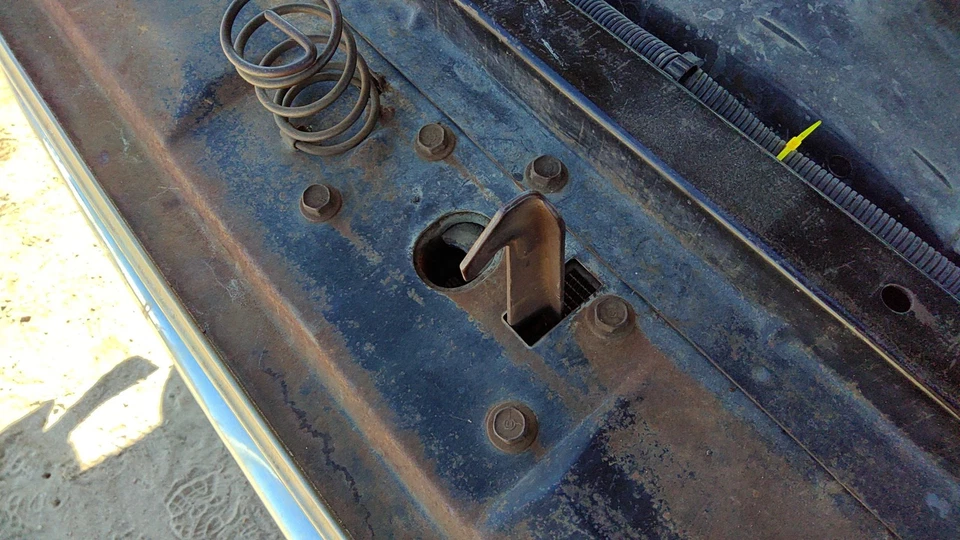 Silverado C10 1973-1980 conjunto de pestillo de capó con soporte OEM 14003002 Foto 2 de 3