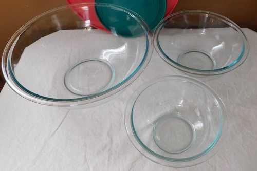 Pyrex Blue Tint Glass Mixing Nesting 3 Bowl Set 326 -4 Qts. 323 322 & 2 Lids - Picture 6 of 8