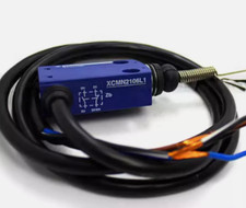 New in box Schneider XCMN2106L1 1m limit switch