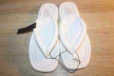 No Boundaries Women's Puffy Thong Flip Flop Sandals in White