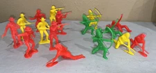 Lot of 16 Vintage Tim Mee Cowboys & Indians Toy Soldiers (Tote3J)