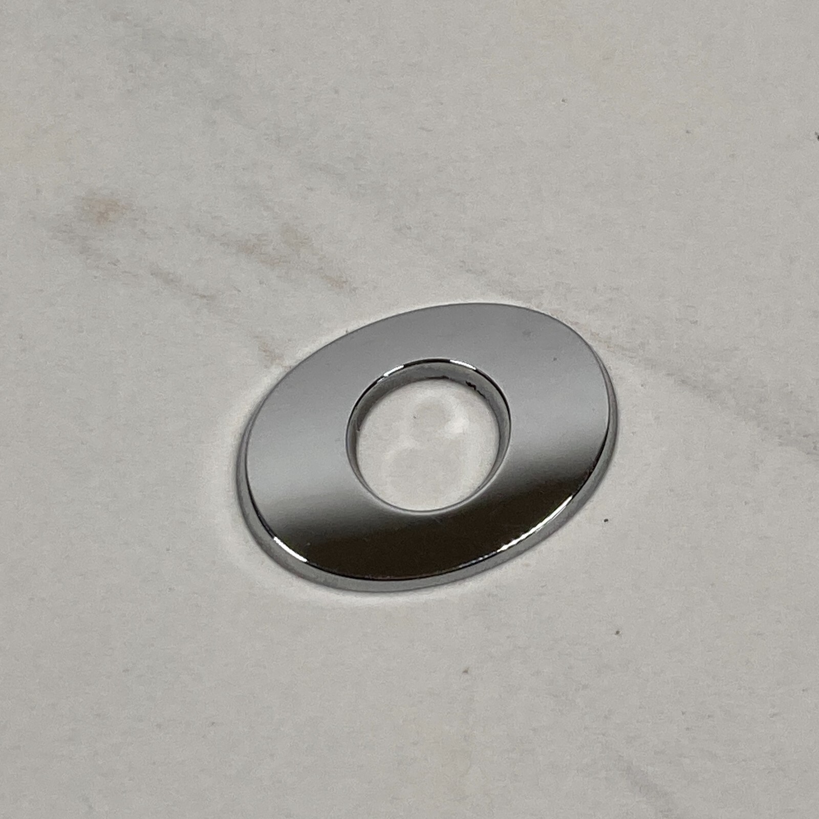 2009-2014 Volkswagen Routan SE Emblem Letter 'O' Rear Tailgate Chrome