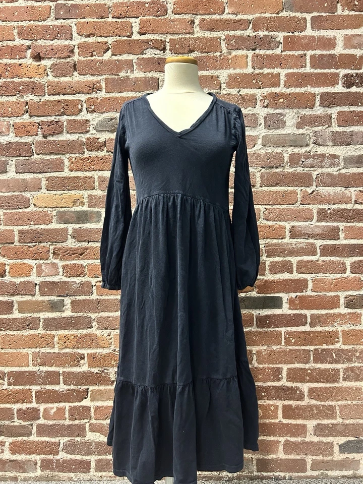 Anthropologie Saturday Sunday 连衣裙 XS 褪色黑色长袖分层 Midi — 第 2/4 张图片