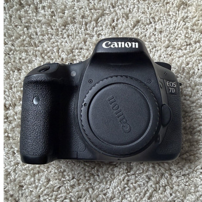 Canon EOS 7D Digital SLR Camera Body Only 18.0MP Black 3in LCD USB AF