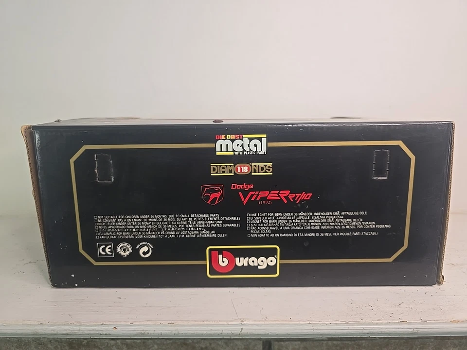 BBURAGO 1/18 SCALE 1992 DODGE VIPER RT/10!!! RED WITH GRAY COD. 3025 - Image 4 of 4