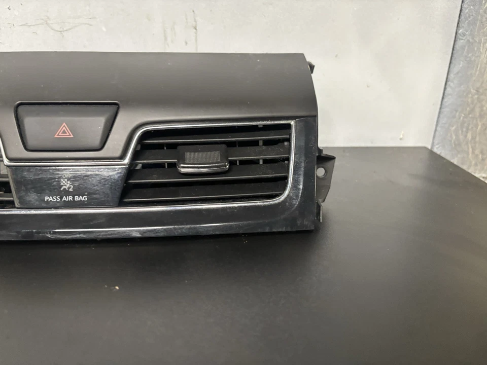 Nissan Altima 2015 conjunto de bisel de ventilación de aire de 2,5 L 687503TA0A fabricante original Foto 2 de 4