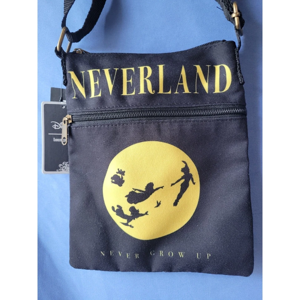 Loungefly x Hot Topic - 迪士尼彼得潘 - Neverland 护照斜挎包 — 第 2/4 张图片