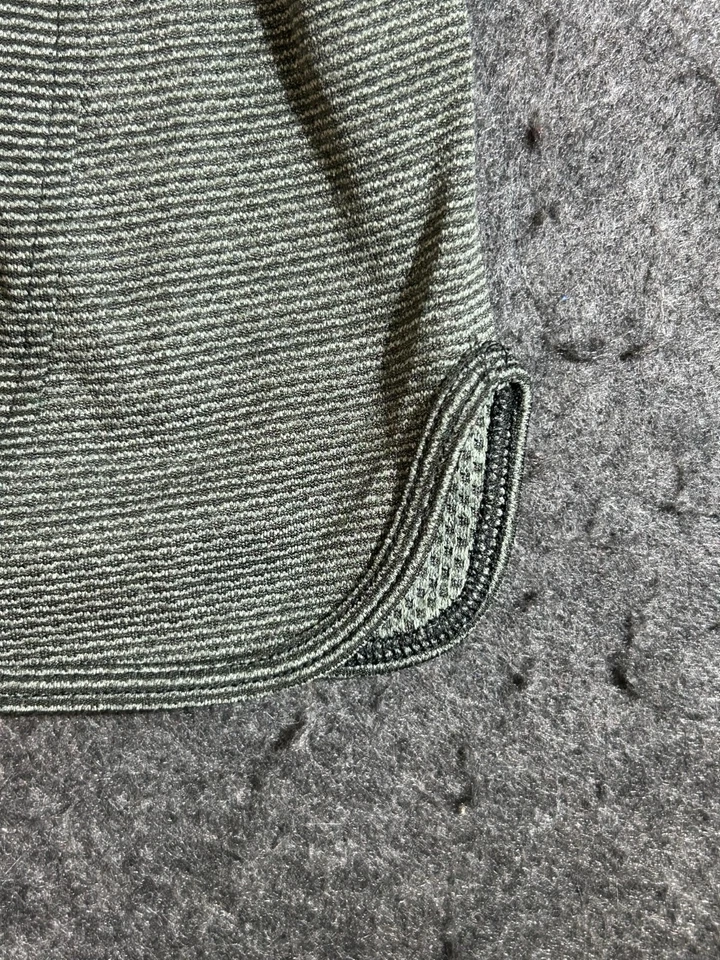 Camisa para correr Nike para mujer talla XL AeroReact manga larga verde agujeros para el pulgar Foto 4 de 4