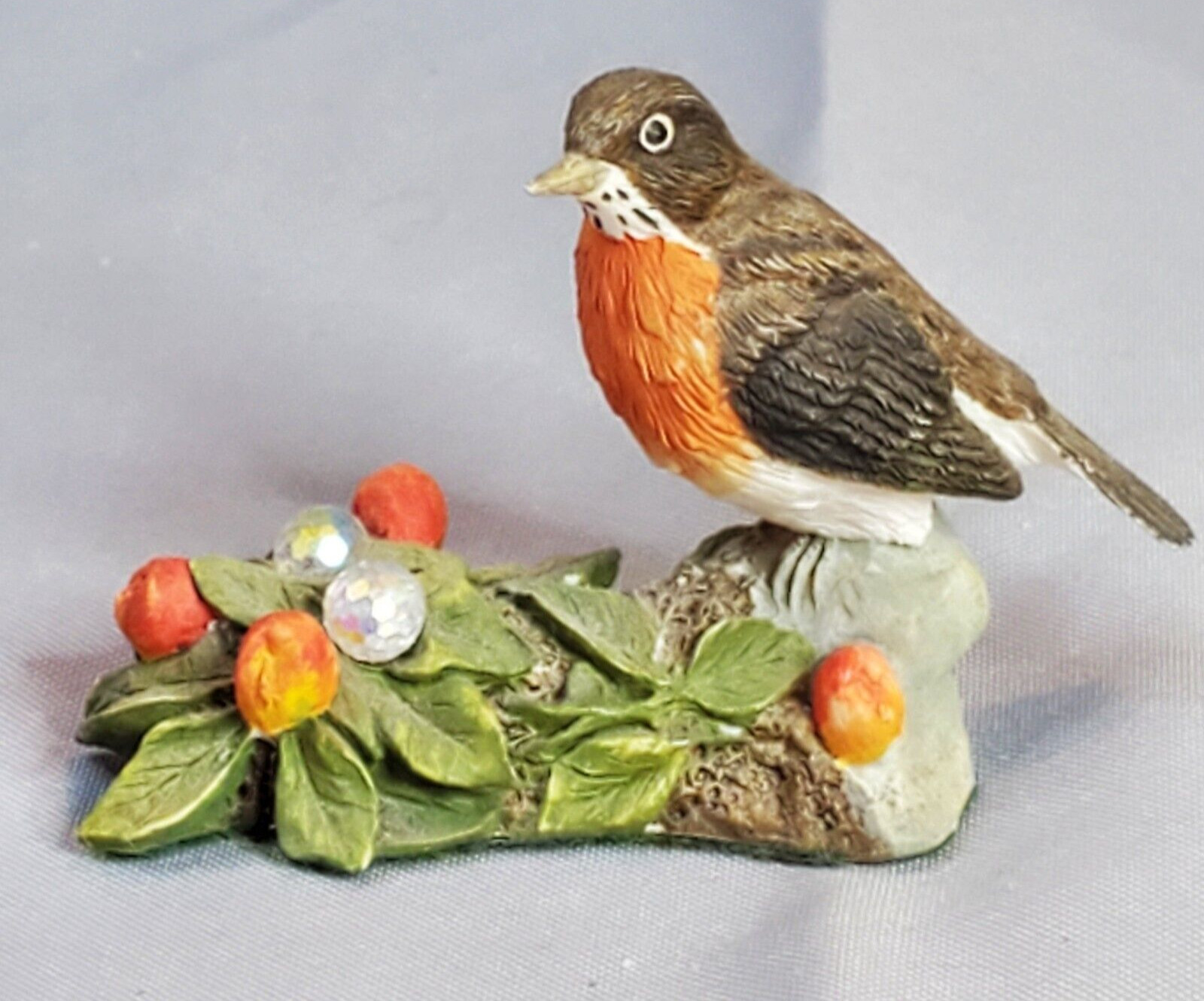 Miniature Robin Bird Figurine with Crystal Balls 6003 England 1-7/8" Resin