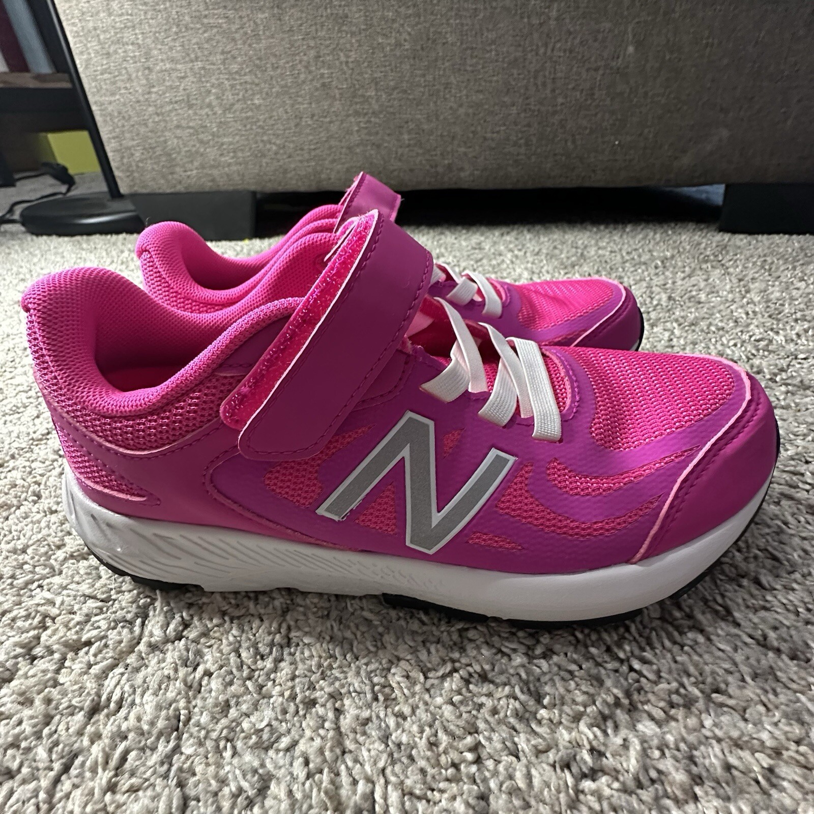 NWOB New Balance Shoe size 3 Hot pink running tennis gym sneaker trainer No Tie