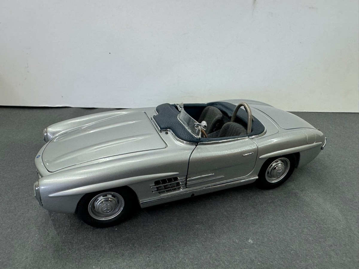CMC 1957 Mercedes Benz 300 SLS Spezialversion SL VON 1/24
